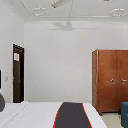 Collection O Mayank Guest House Near Iskcon Temple Noida Kalkaji Devi Екстер'єр фото