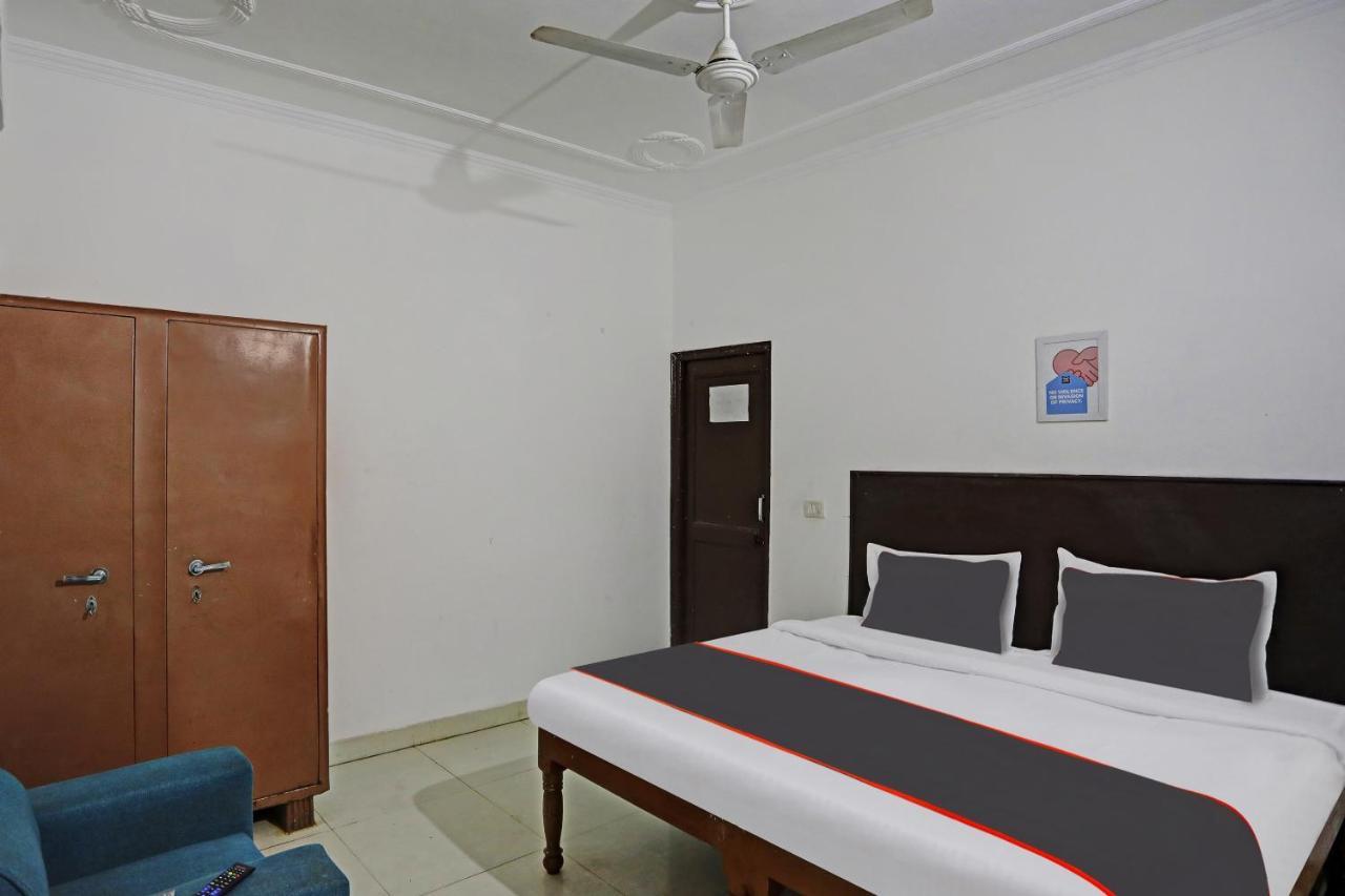 Collection O Mayank Guest House Near Iskcon Temple Noida Kalkaji Devi Екстер'єр фото