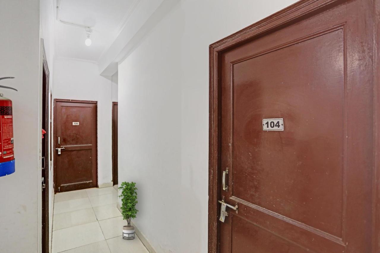 Collection O Mayank Guest House Near Iskcon Temple Noida Kalkaji Devi Екстер'єр фото