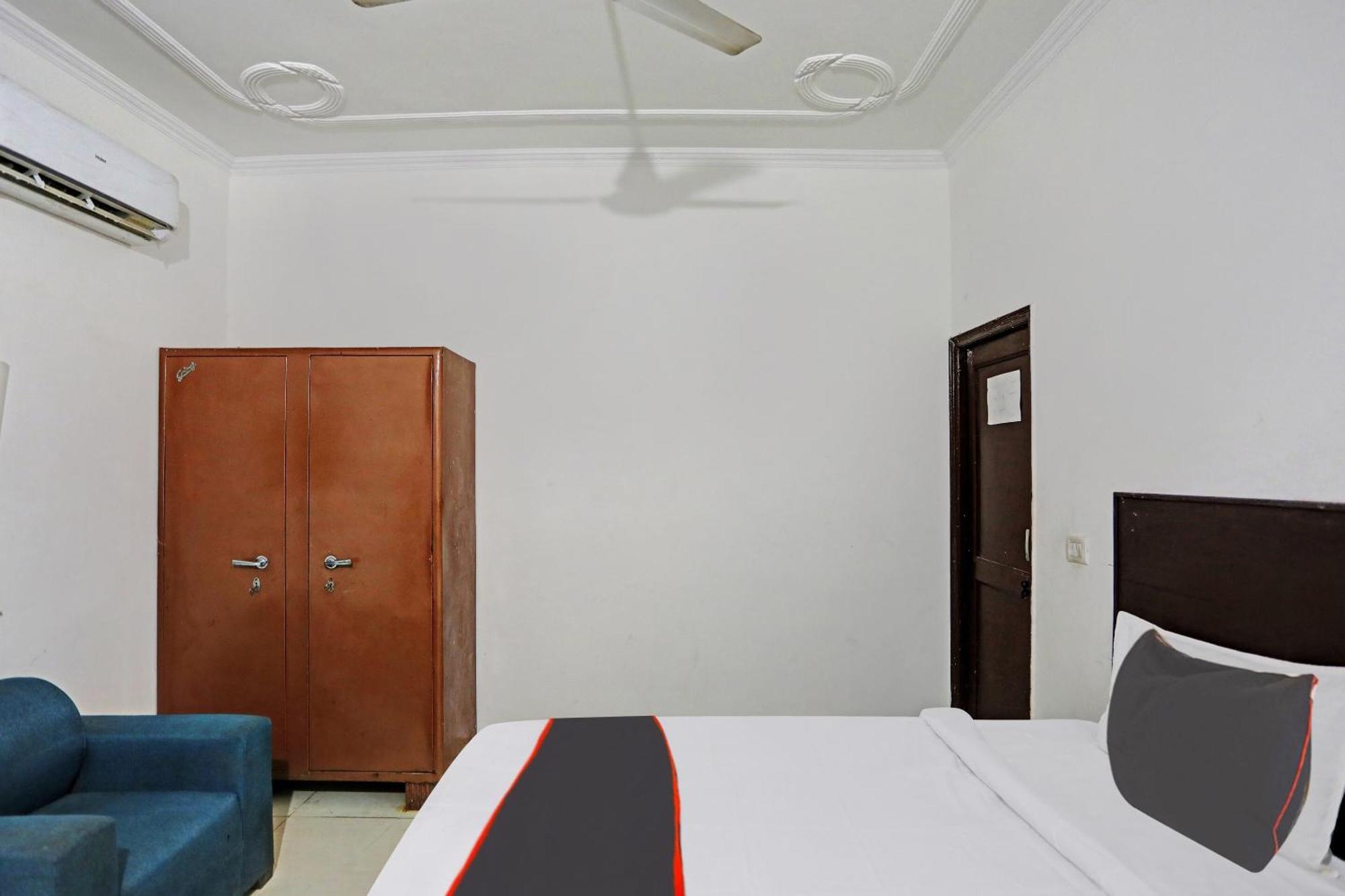 Collection O Mayank Guest House Near Iskcon Temple Noida Kalkaji Devi Екстер'єр фото