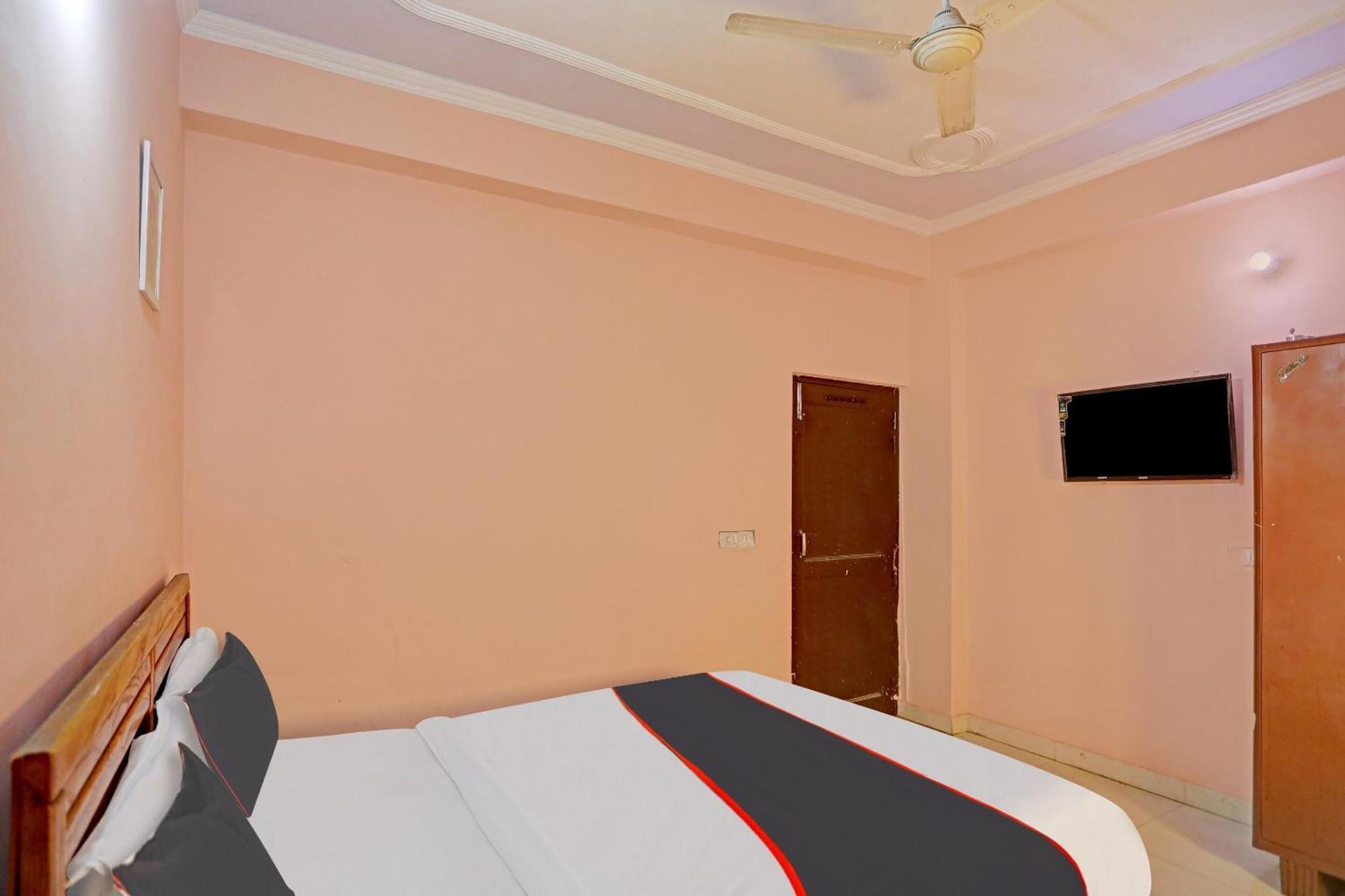 Collection O Mayank Guest House Near Iskcon Temple Noida Kalkaji Devi Екстер'єр фото