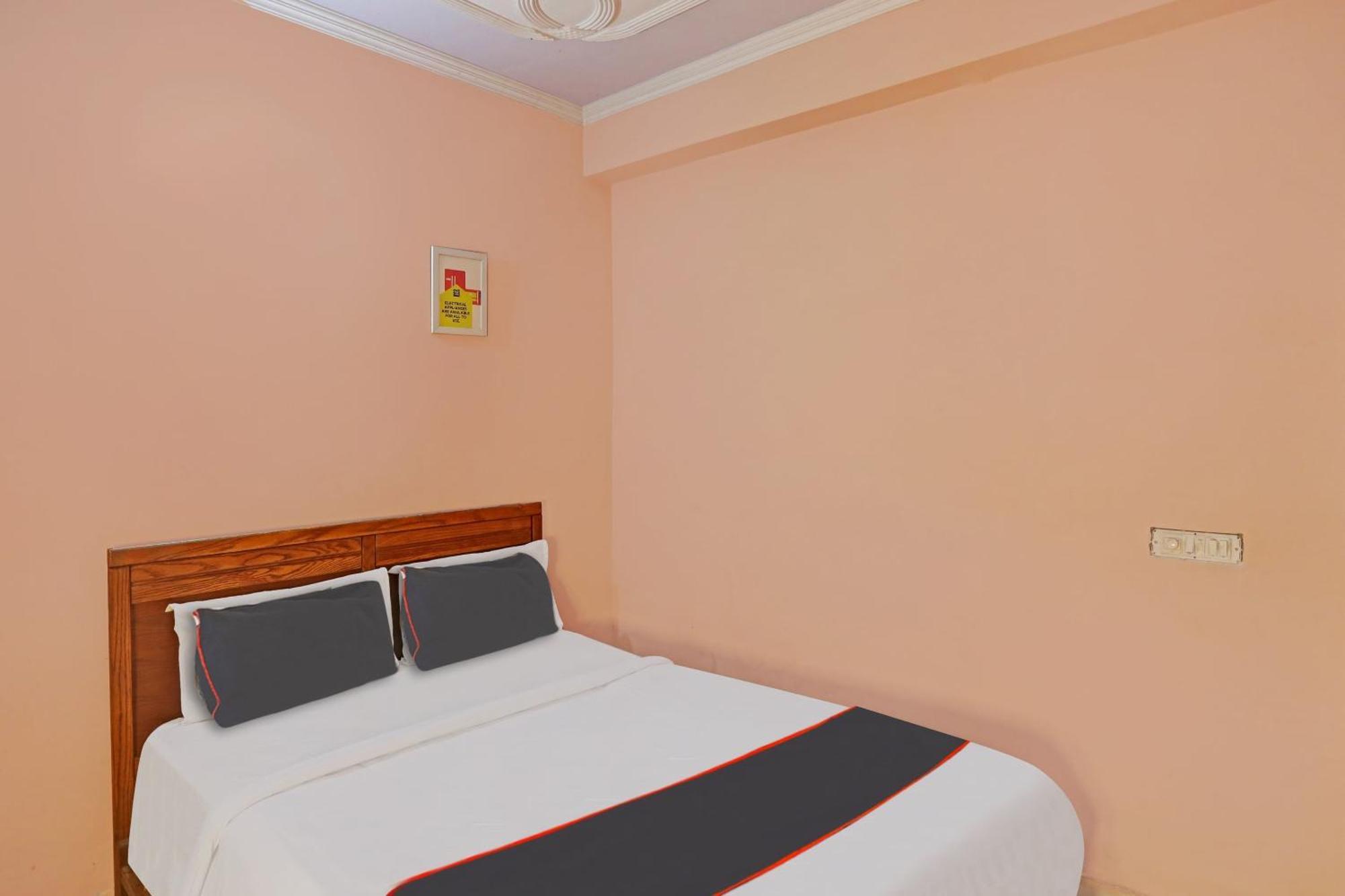 Collection O Mayank Guest House Near Iskcon Temple Noida Kalkaji Devi Екстер'єр фото