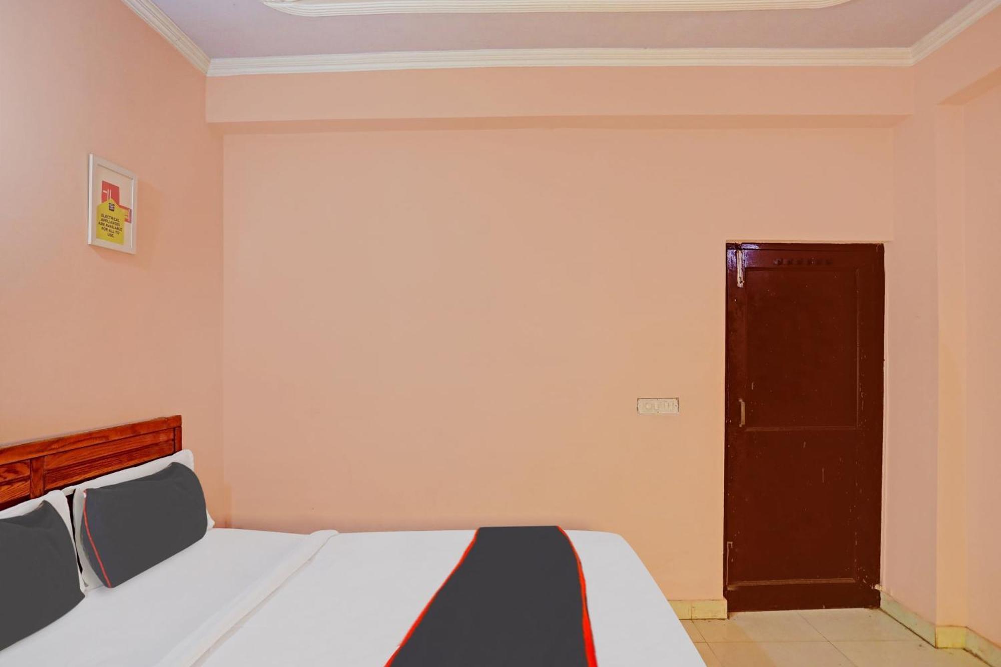 Collection O Mayank Guest House Near Iskcon Temple Noida Kalkaji Devi Екстер'єр фото